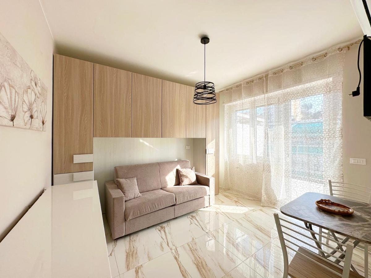Apartament Wh - Un Posto Al Sole - Attico Monolocale Con Parcheggio Gratuito - 5 Minuti Dal Centro - Wifi San Remo Zewnętrze zdjęcie