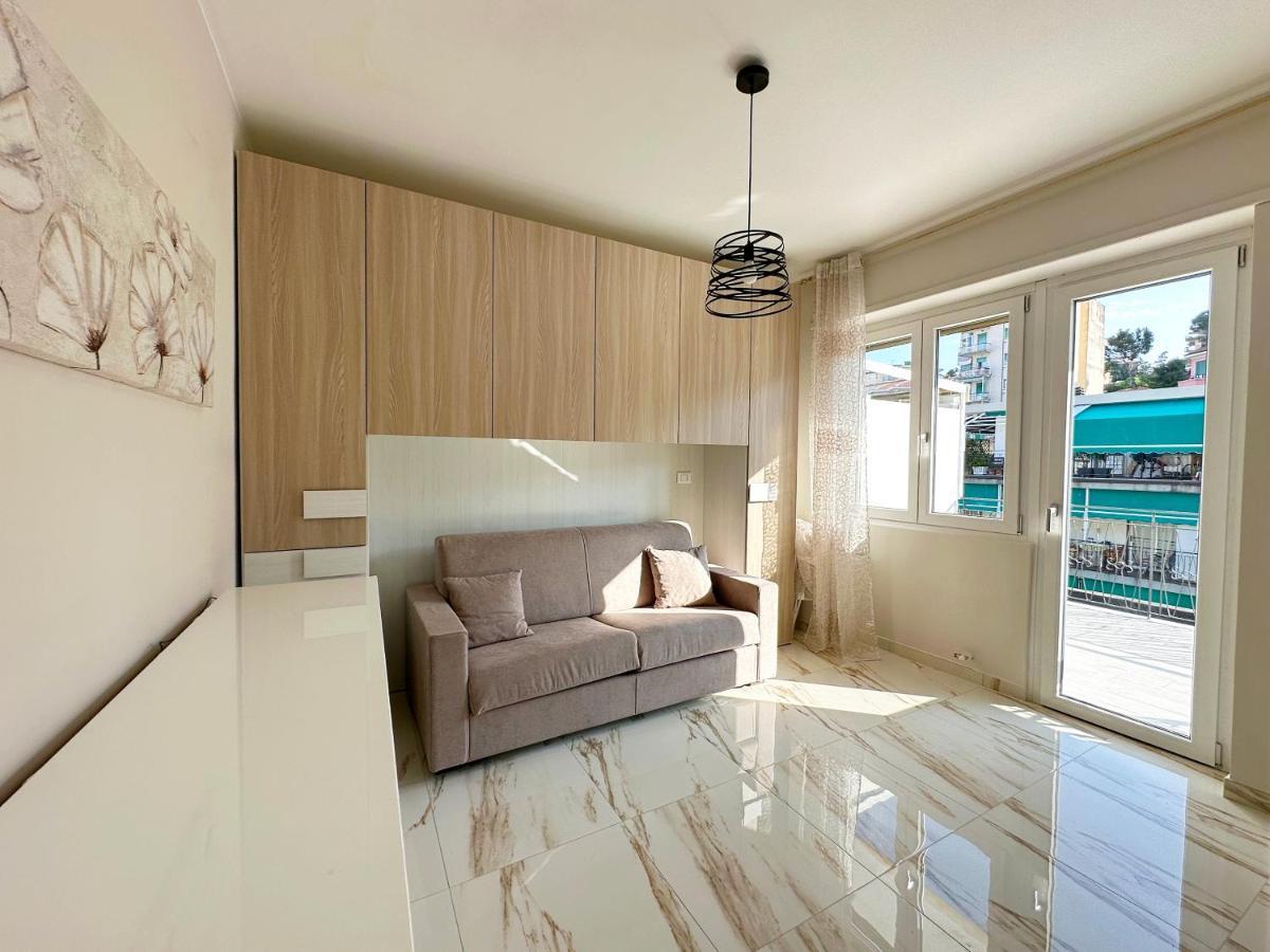 Apartament Wh - Un Posto Al Sole - Attico Monolocale Con Parcheggio Gratuito - 5 Minuti Dal Centro - Wifi San Remo Zewnętrze zdjęcie