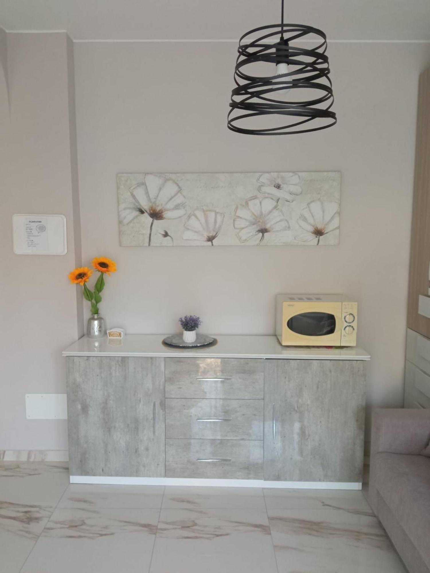 Apartament Wh - Un Posto Al Sole - Attico Monolocale Con Parcheggio Gratuito - 5 Minuti Dal Centro - Wifi San Remo Zewnętrze zdjęcie