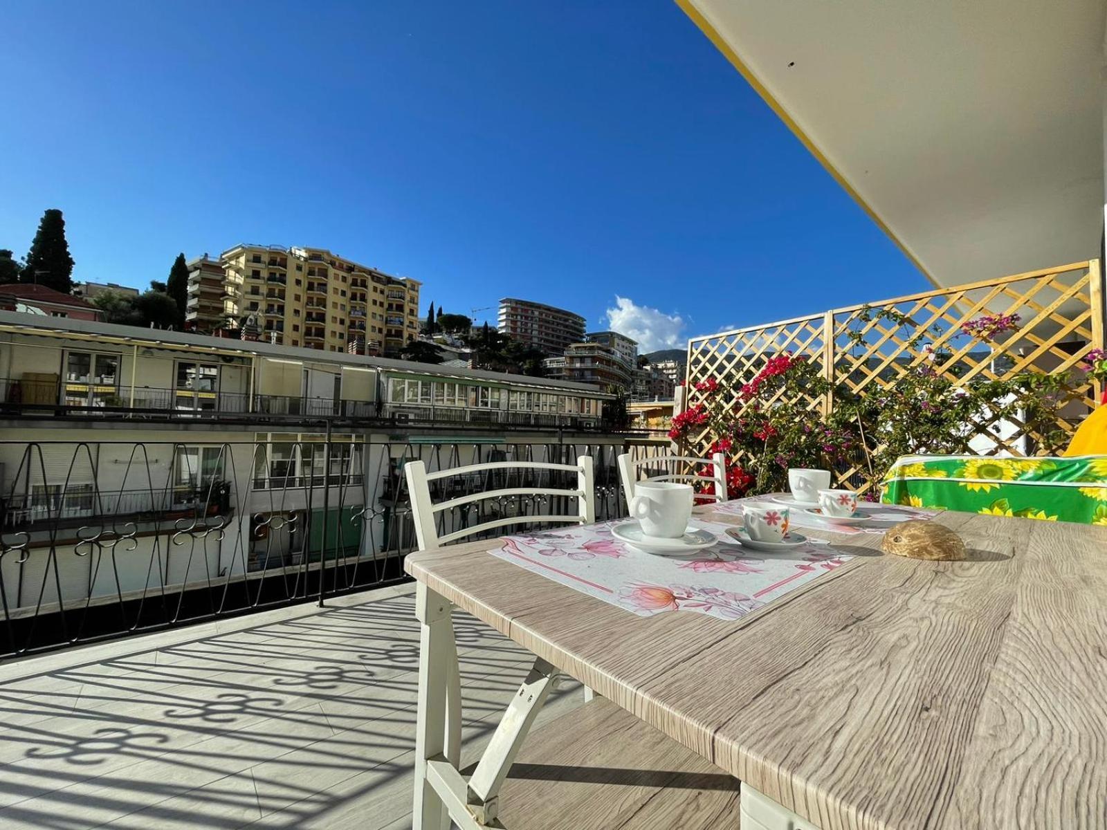 Apartament Wh - Un Posto Al Sole - Attico Monolocale Con Parcheggio Gratuito - 5 Minuti Dal Centro - Wifi San Remo Zewnętrze zdjęcie